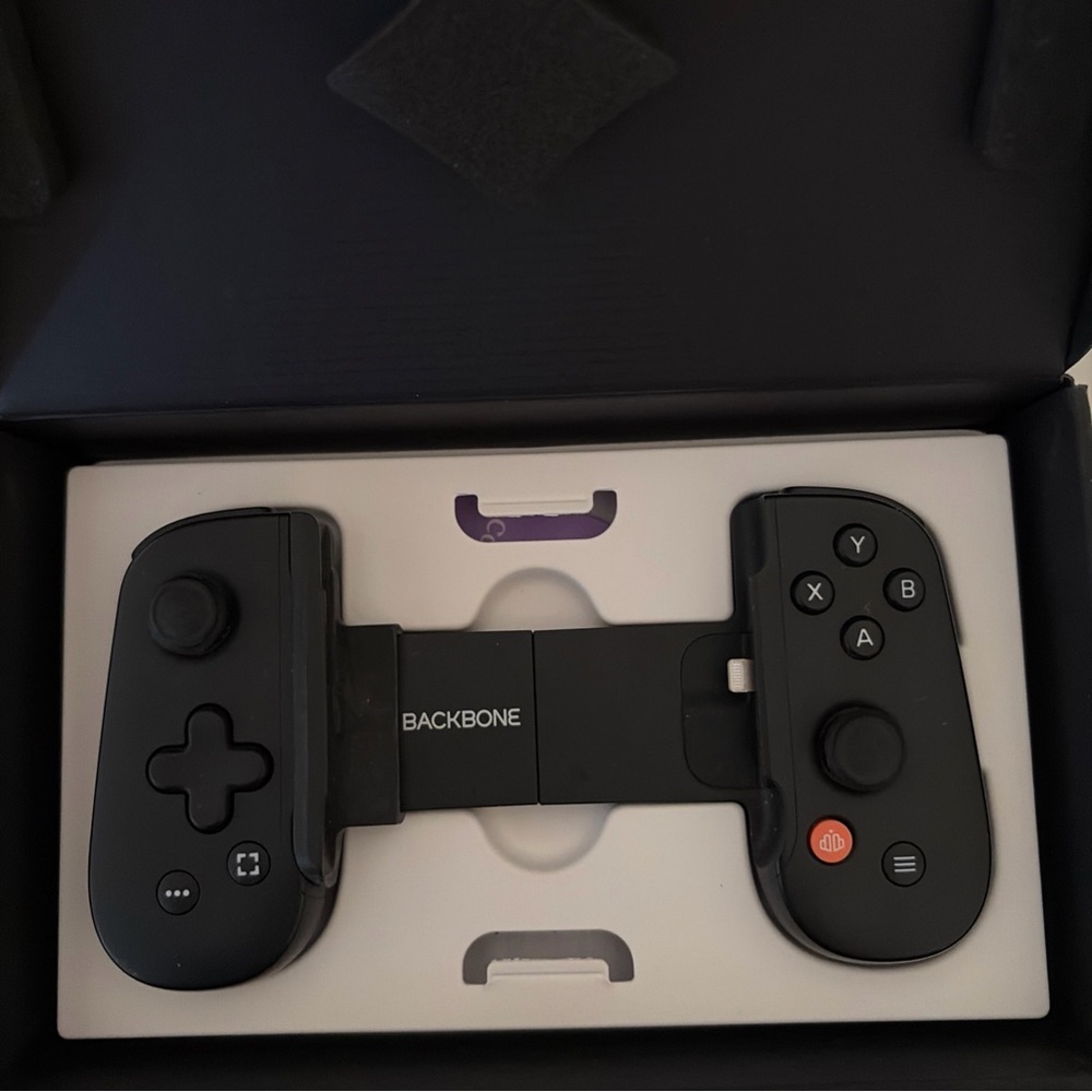 Backbone Mobile Gaming Controller - Black First Gen Lightning